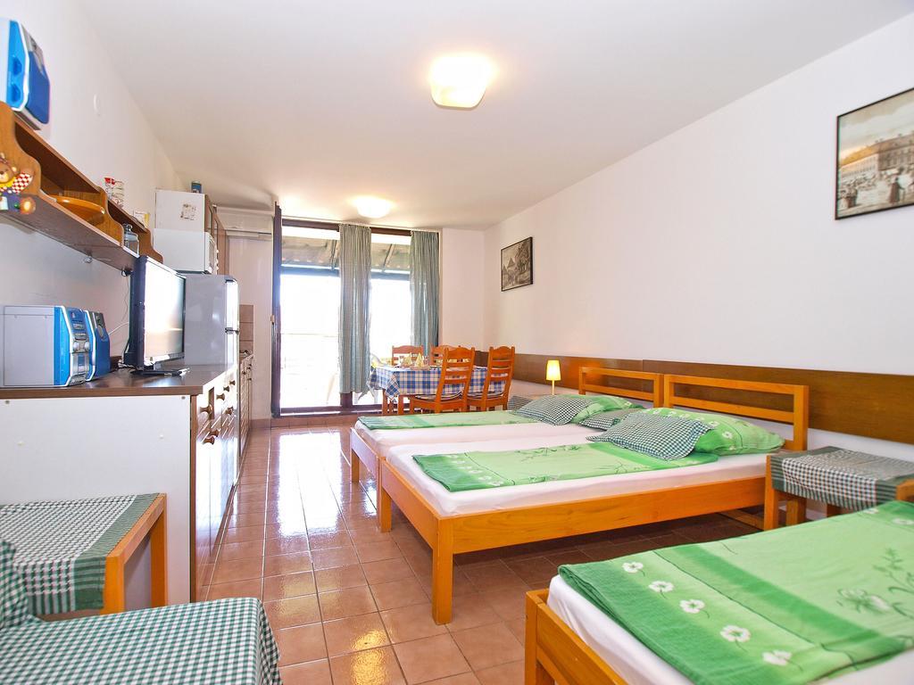 Apartment Stipe 1444 Marčana Екстериор снимка