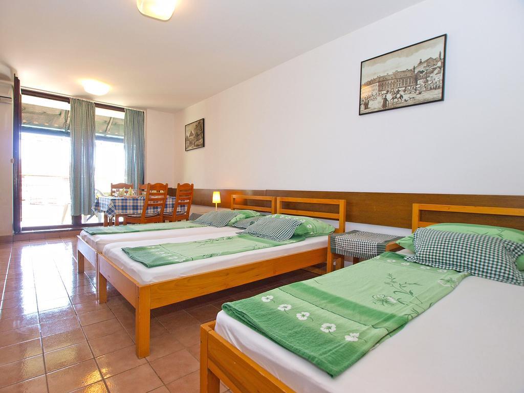 Apartment Stipe 1444 Marčana Екстериор снимка